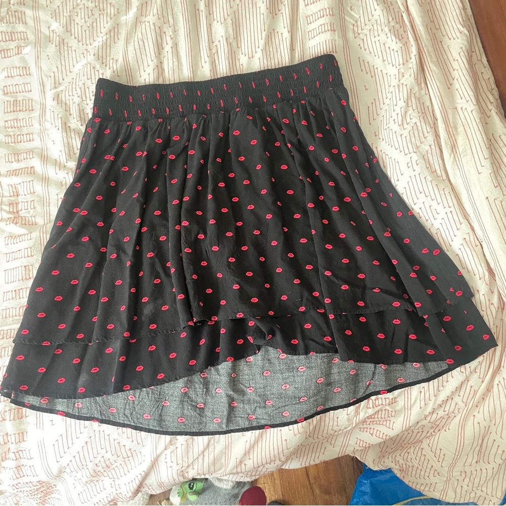 Torrid sz 1 Kiss Lips Double Layer Black Skirt